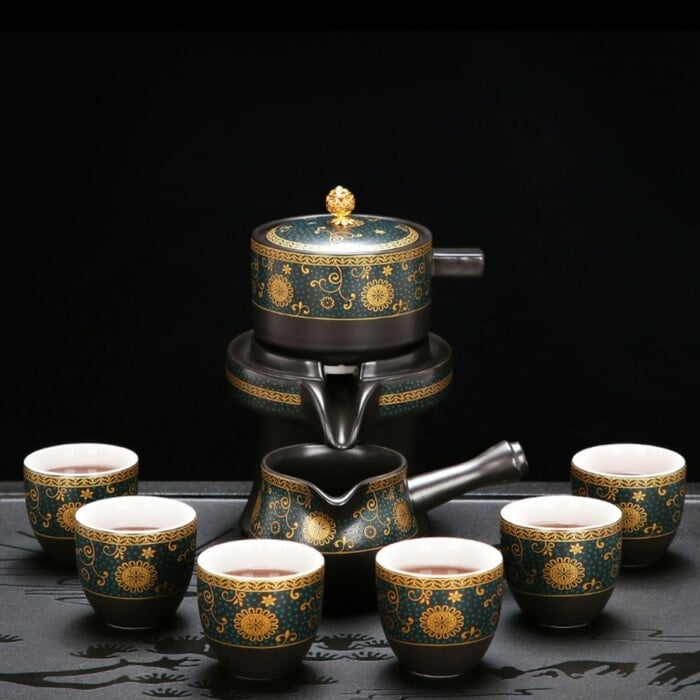 Bir öğretmen için çay takımı düşünceli bir hediyedir.