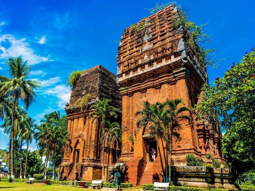 ប៉មភ្លោះនៃទីក្រុង Quy Nhon មានស្ថាបត្យកម្មចាមបុរាណ។