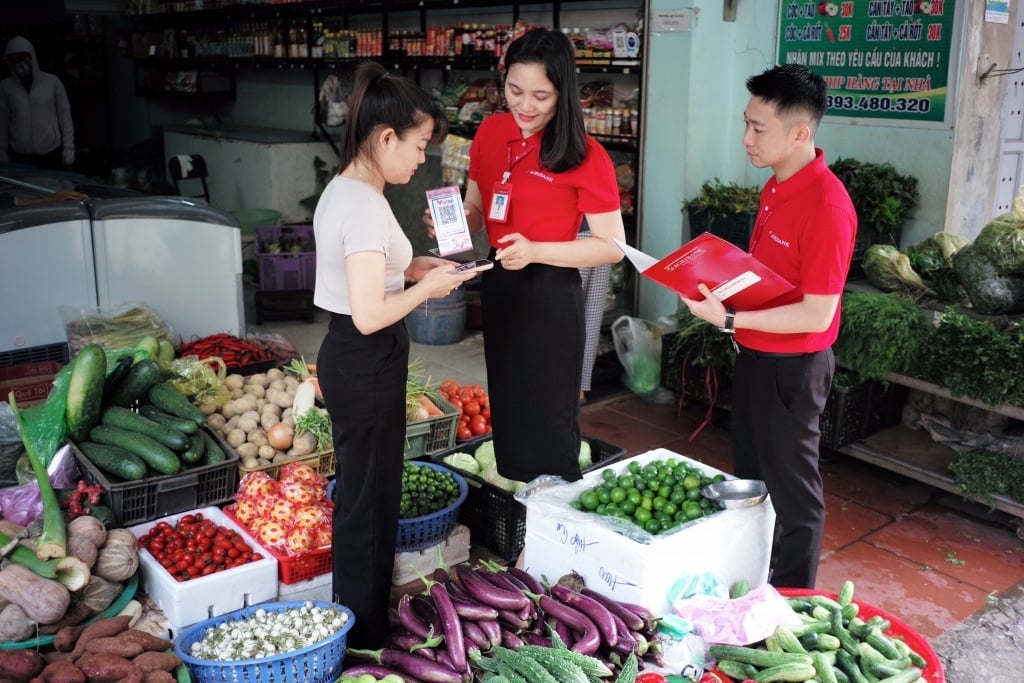 תוכנית חינוך פופולרי: פתרונות להבטחת אבטחת עסקאות בנקאיות Bình dân học vụ số: Giải pháp bảo đảm an toàn giao dịch ngân hàng