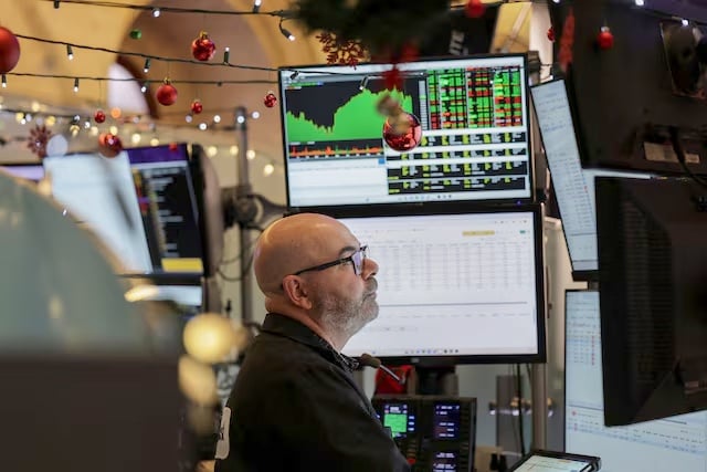 Wall Street vykazuje prudkou divergenci: Data o Jobsovi jsou smíšená, energetické akcie prudce klesají v návaznosti na ceny ropy. Phố Wall phân hóa mạnh: Dữ liệu việc làm gây nhiễu, cổ phiếu năng lượng lao dốc theo giá dầu