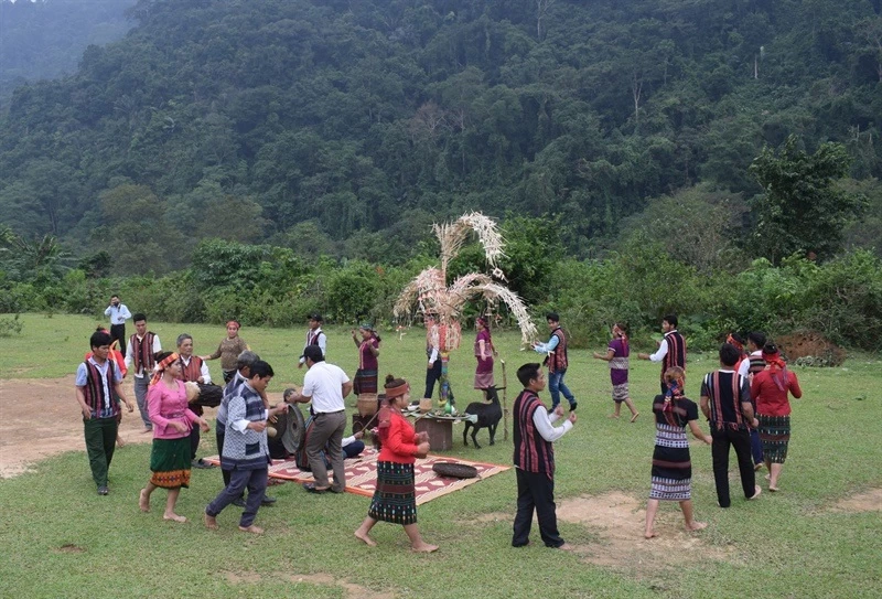 តម្លៃវប្បធម៌ជនជាតិដើមភាគតិចរបស់ជនជាតិ Bru-Van Kieu កំពុងត្រូវបានដាក់បញ្ចូលទៅក្នុងសេវាកម្មទេសចរណ៍ - រូបថត៖ P.P.