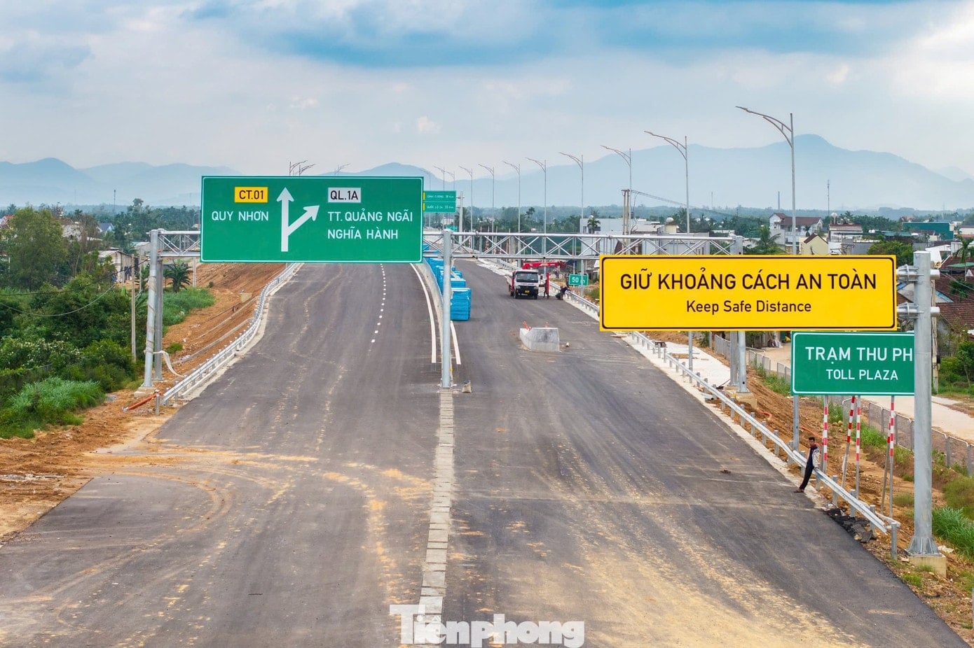 Sulla superstrada Quang Ngai - Hoai Nhon è stato installato un sistema di segnaletica stradale.