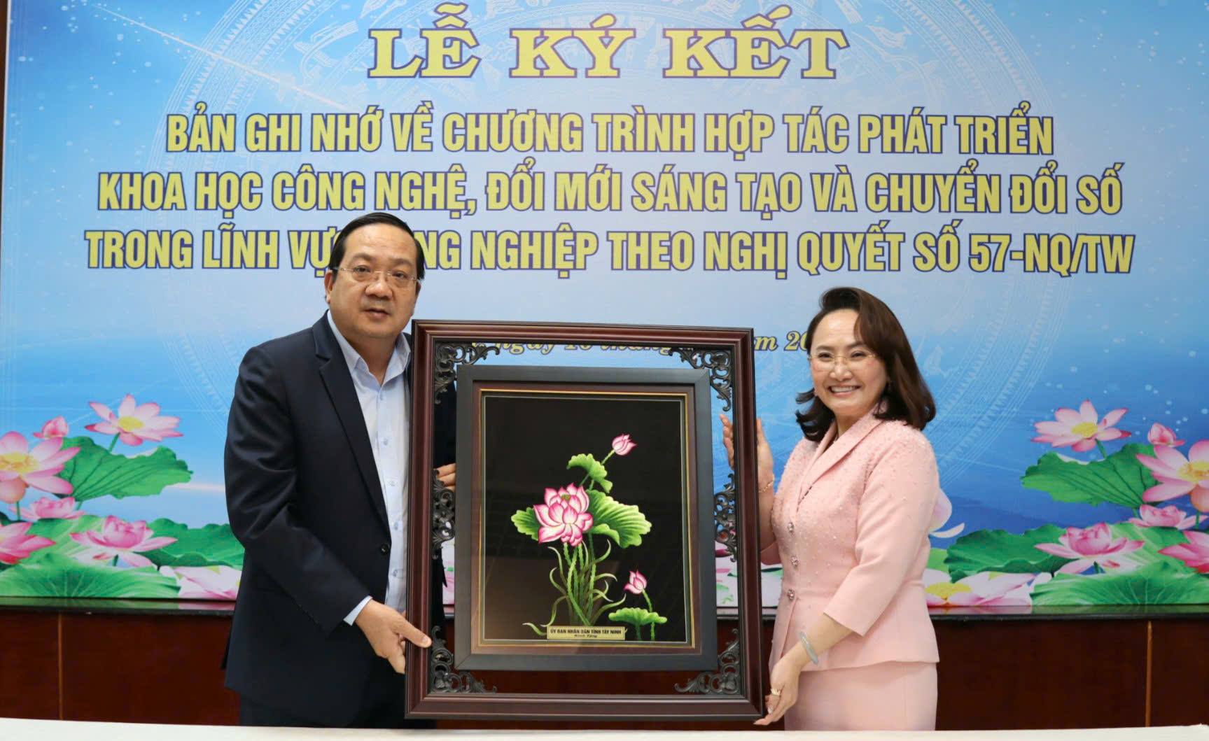 ບົດຄວາມຂ່າວພາສາອັງກິດ