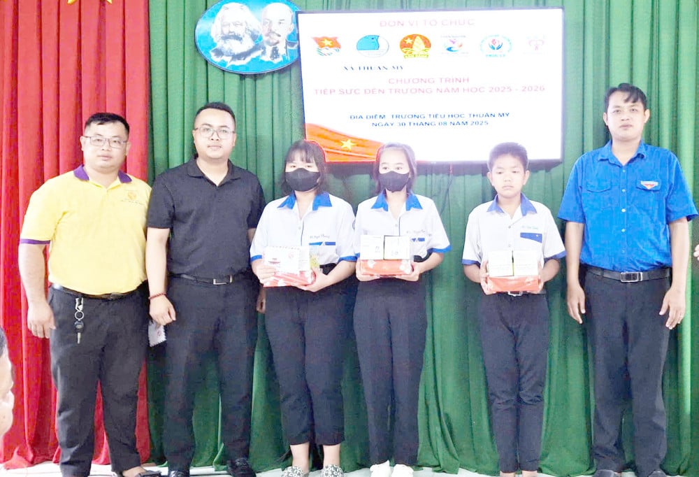 ការគាំទ្រសិស្សឱ្យចូលរៀន - ឆ្ពោះទៅរកការកាត់បន្ថយភាពក្រីក្រប្រកបដោយចីរភាព។