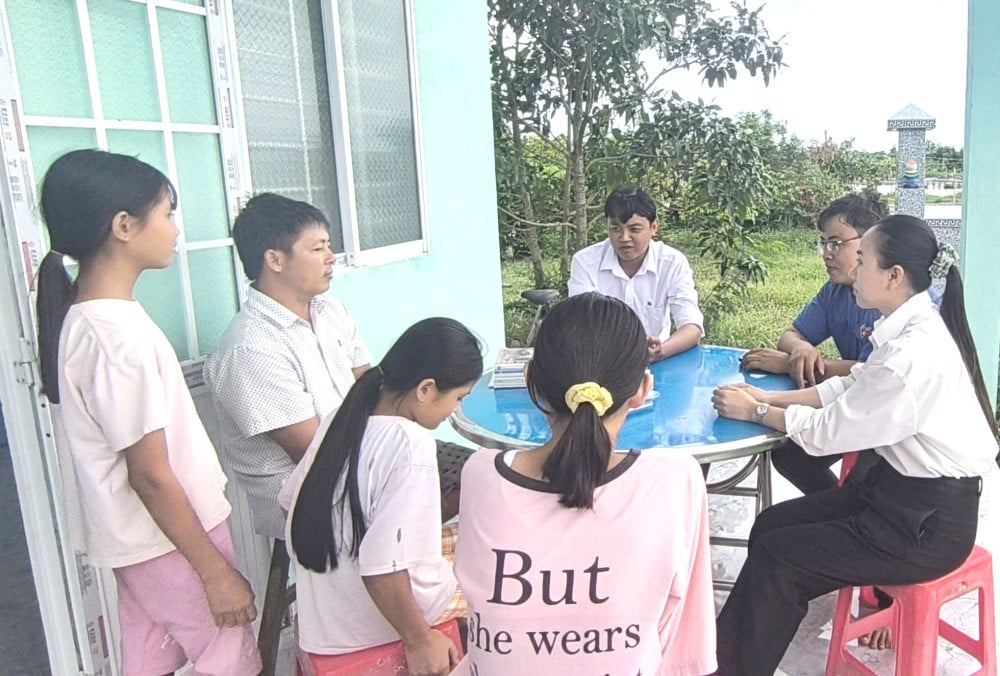 ការគាំទ្រសិស្សឱ្យចូលរៀន - ឆ្ពោះទៅរកការកាត់បន្ថយភាពក្រីក្រប្រកបដោយចីរភាព។
