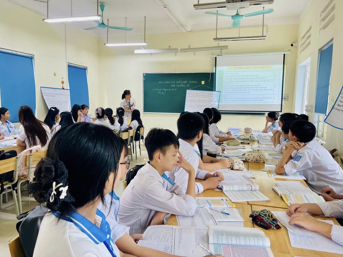 En klasseøkt på Bat Bat videregående skole (Hanoi). Foto: NTCC.