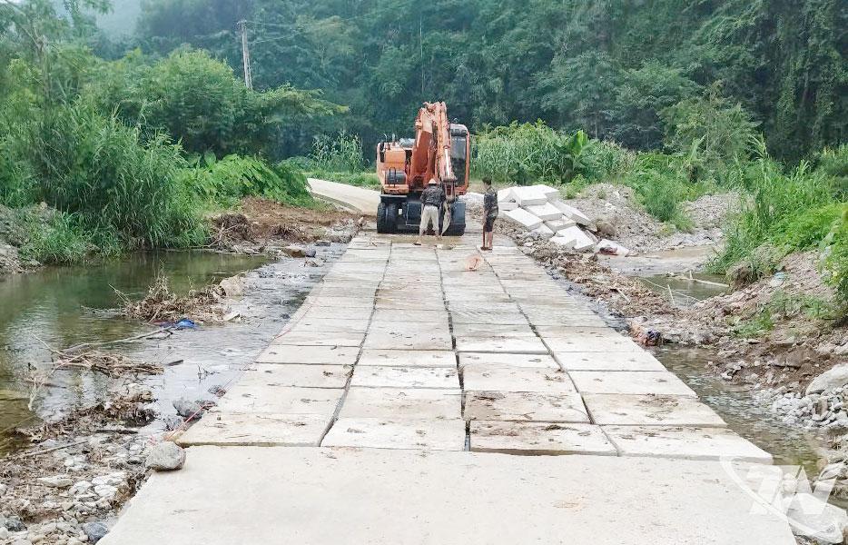 The Khuoi Pet - Reo Dai rural road in Thanh Thinh commune was funded by the National Target Program for New Rural Development. Photo: Thai Son