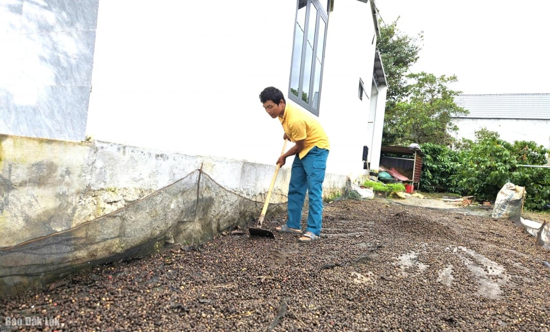 ក្រុមគ្រួសាររបស់លោក Y Bhiết Byă នៅភូមិ Blắk