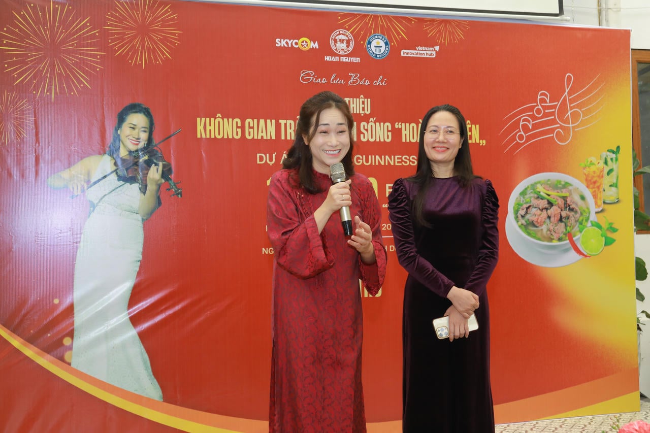 វិចិត្រករវីយូឡាអន្តរជាតិ ធូ ង្វៀន នឹងបរិច្ចាគចានផូចំនួន ១ លានចានដល់អ្នកទេសចរបរទេស។ (រូបថតដោយ លឿង យីវ ទៀន)។