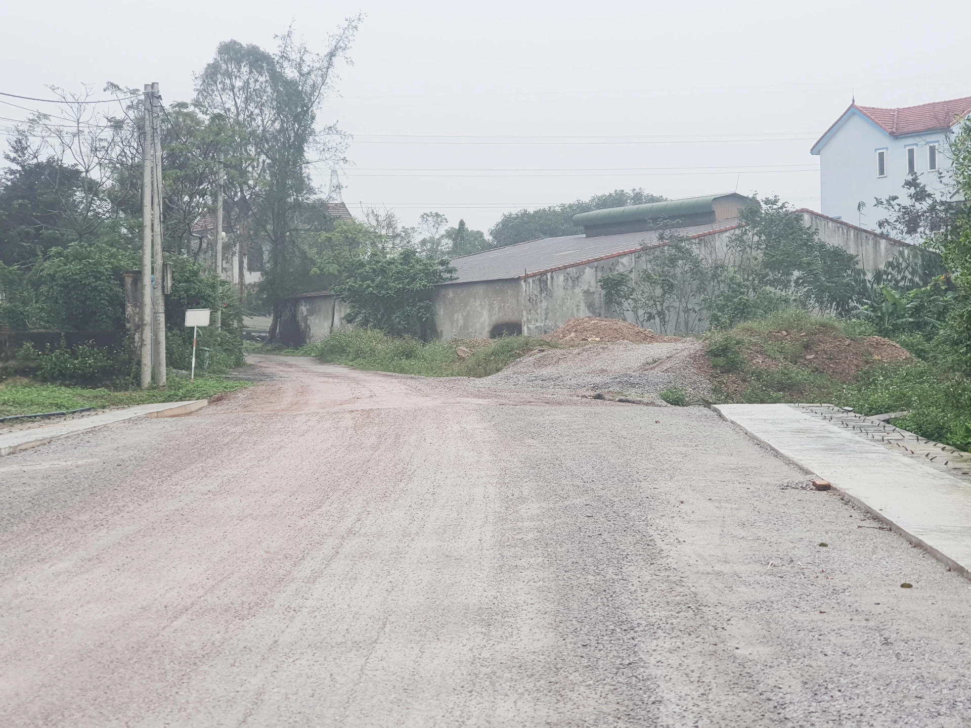 ບັນຫາການເກັບກູ້ທີ່ດິນຍັງຄົງມີຢູ່ໃນຊຸດປະມູນສຳລັບເສັ້ນທາງທີ່ເຊື່ອມຕໍ່ເສັ້ນທາງອ້ອມທາງຫຼວງແຫ່ງຊາດ 1A ໄປຫາສາຂາທາງທິດຕາເວັນອອກຂອງເສັ້ນທາງຫຼວງໂຮ່ຈິມິນ. ພາບ: B.T