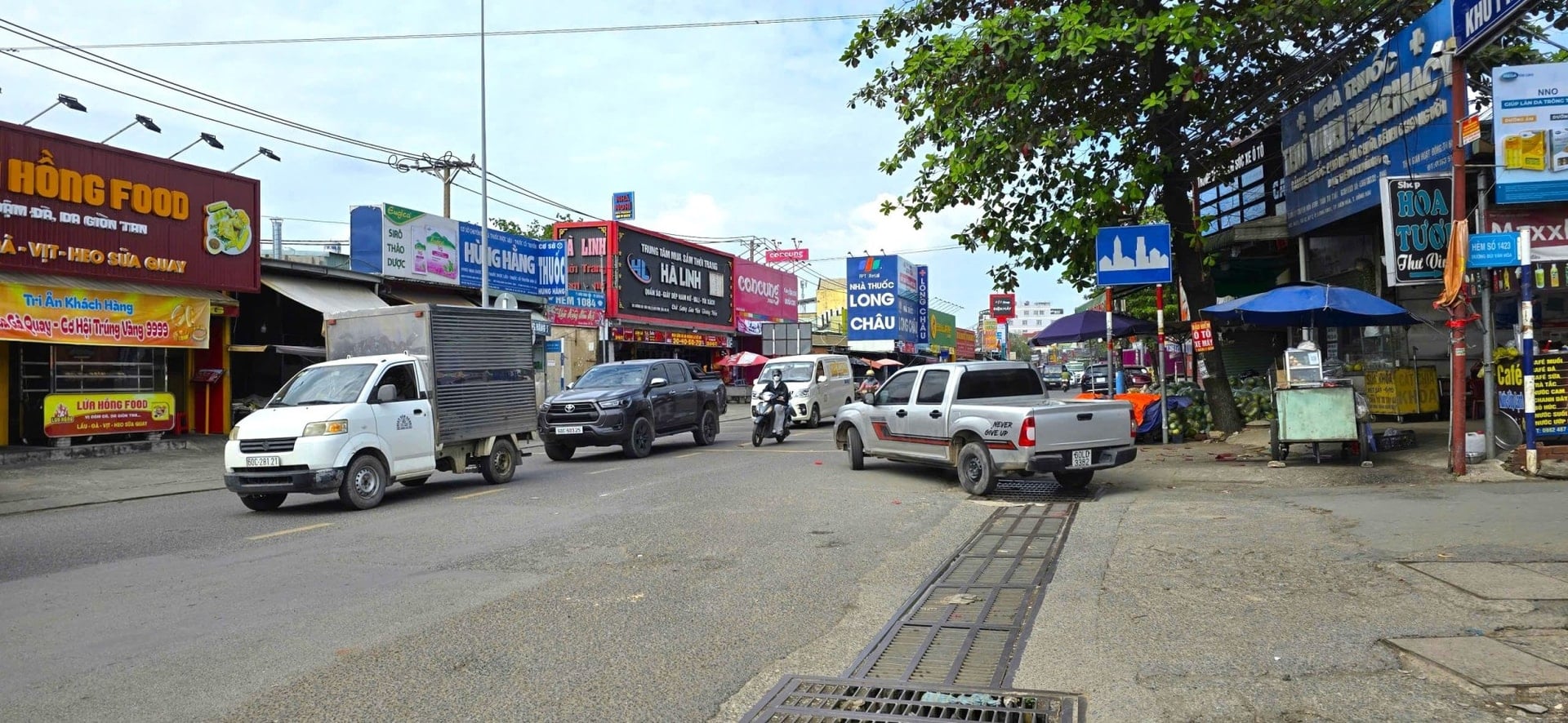 Hiện trạng đường Bùi Văn Hòa nhỏ hẹp, thường xuyên ùn tắc.