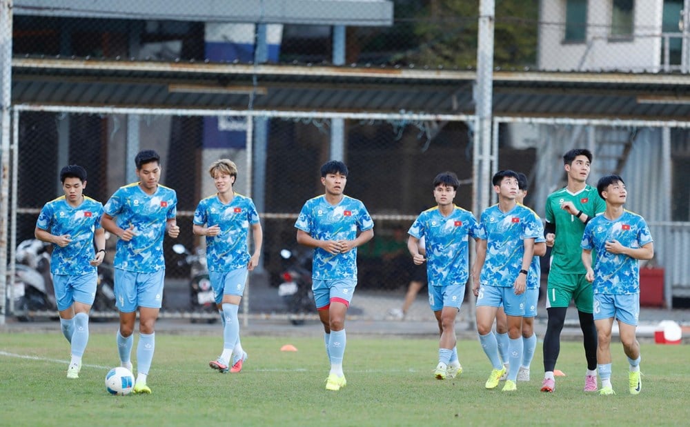 ក្រុម U22 វៀតណាម ផ្តោតអារម្មណ៍យ៉ាងខ្លាំងមុនការប្រកួតផ្តាច់ព្រ័ត្រទល់នឹងក្រុម U22 ថៃ - រូបថតទី 1
