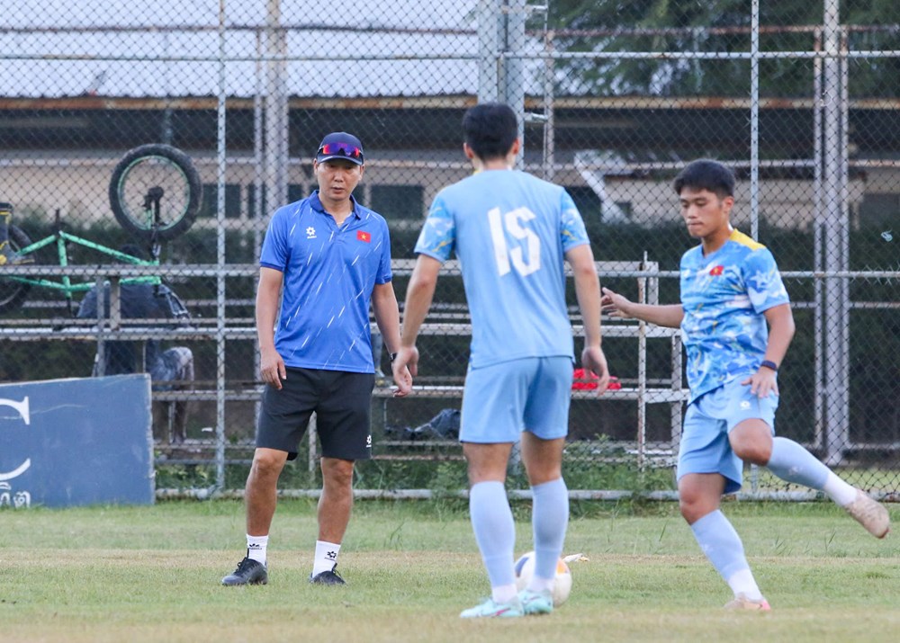 ក្រុម U22 វៀតណាម ផ្តោតអារម្មណ៍យ៉ាងខ្លាំងមុនការប្រកួតផ្តាច់ព្រ័ត្រទល់នឹងក្រុម U22 ថៃ - រូបថតទី 4