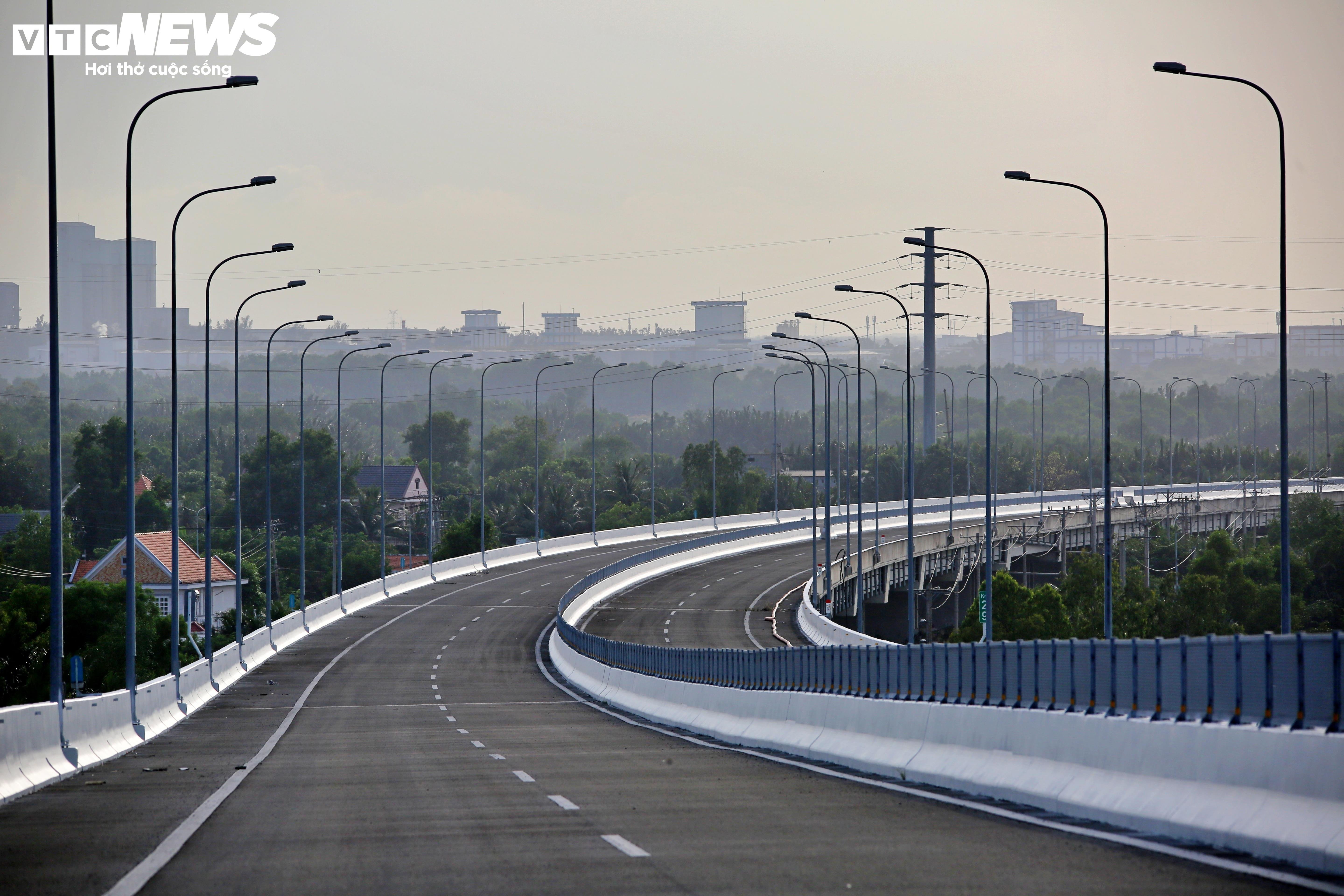 The final bottleneck on the Ben Luc - Long Thanh expressway accelerates towards completion - 6