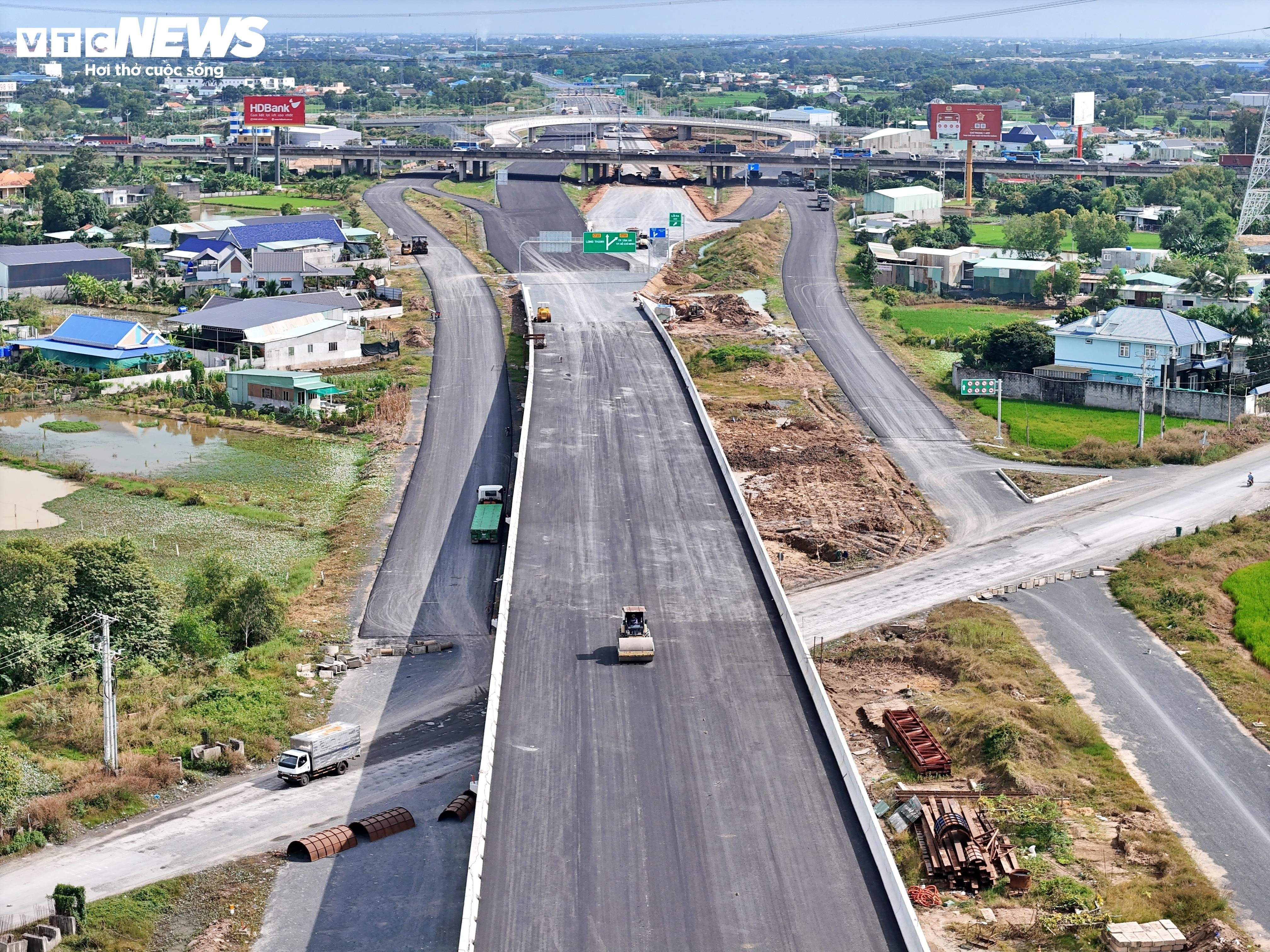 The final 'bottleneck' of the Ben Luc - Long Thanh expressway accelerates towards completion - 10