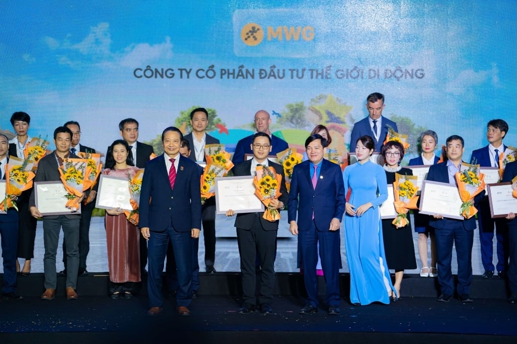 mwg-lan-thu-hai-lien-tiep-gop-mat-trong-top-100-doanh-nghiep-phat-trien-ben-vung-nam-2025-csi-100-2.png