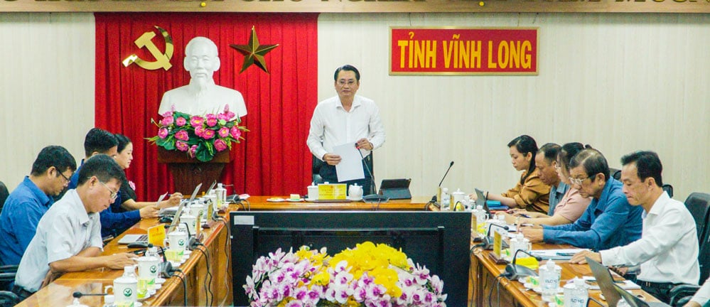 សមមិត្ត ង្វៀន ក្វៀនធៀន សមាជិកគណៈកម្មាធិការបក្សខេត្ត និងជាអនុប្រធានគណៈកម្មាធិការប្រជាជនខេត្ត បានថ្លែងសុន្ទរកថានៅក្នុងកិច្ចប្រជុំ។