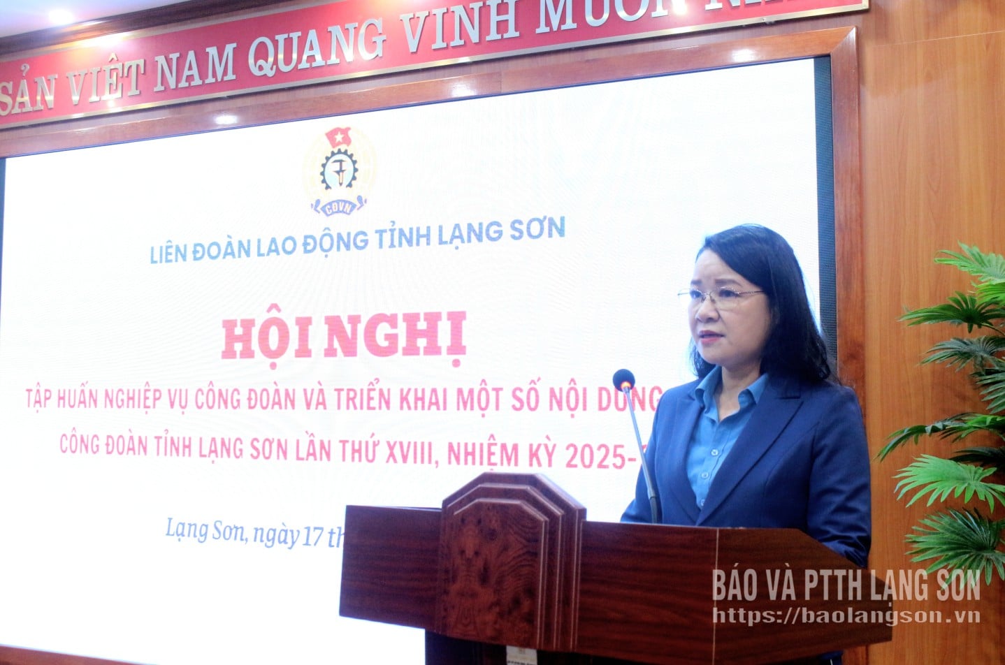 Lãnh đạo LĐLĐ tỉnh phát biểu khai mạc hội nghị&nbsp;