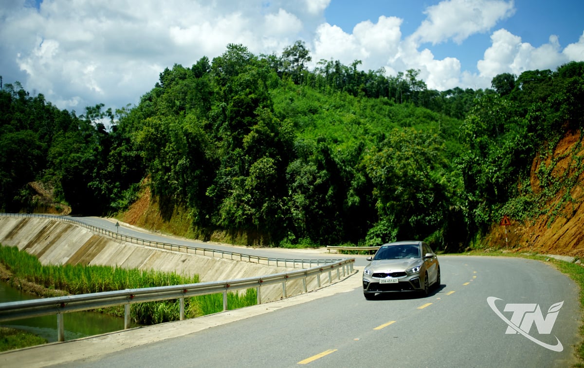 ທາງຫຼວງແຫ່ງຊາດ 3C ນຳໄປສູ່ເຂດຖານທີ່ໝັ້ນການປະຕິວັດ Cho Don.