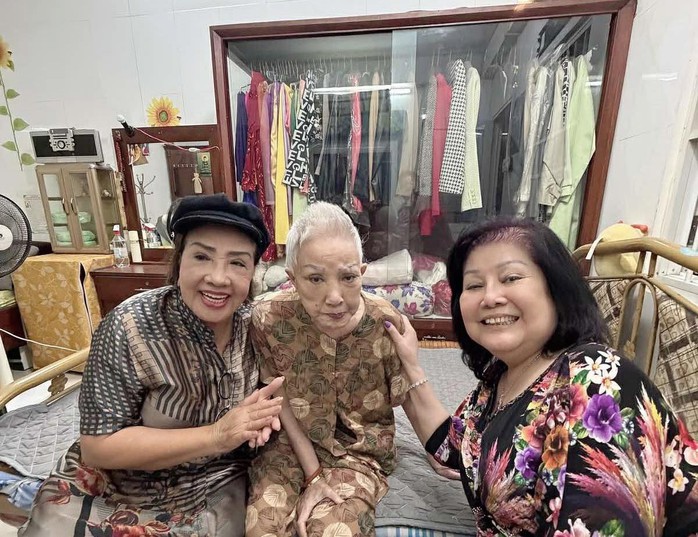NS Phượng Liên hát lại 