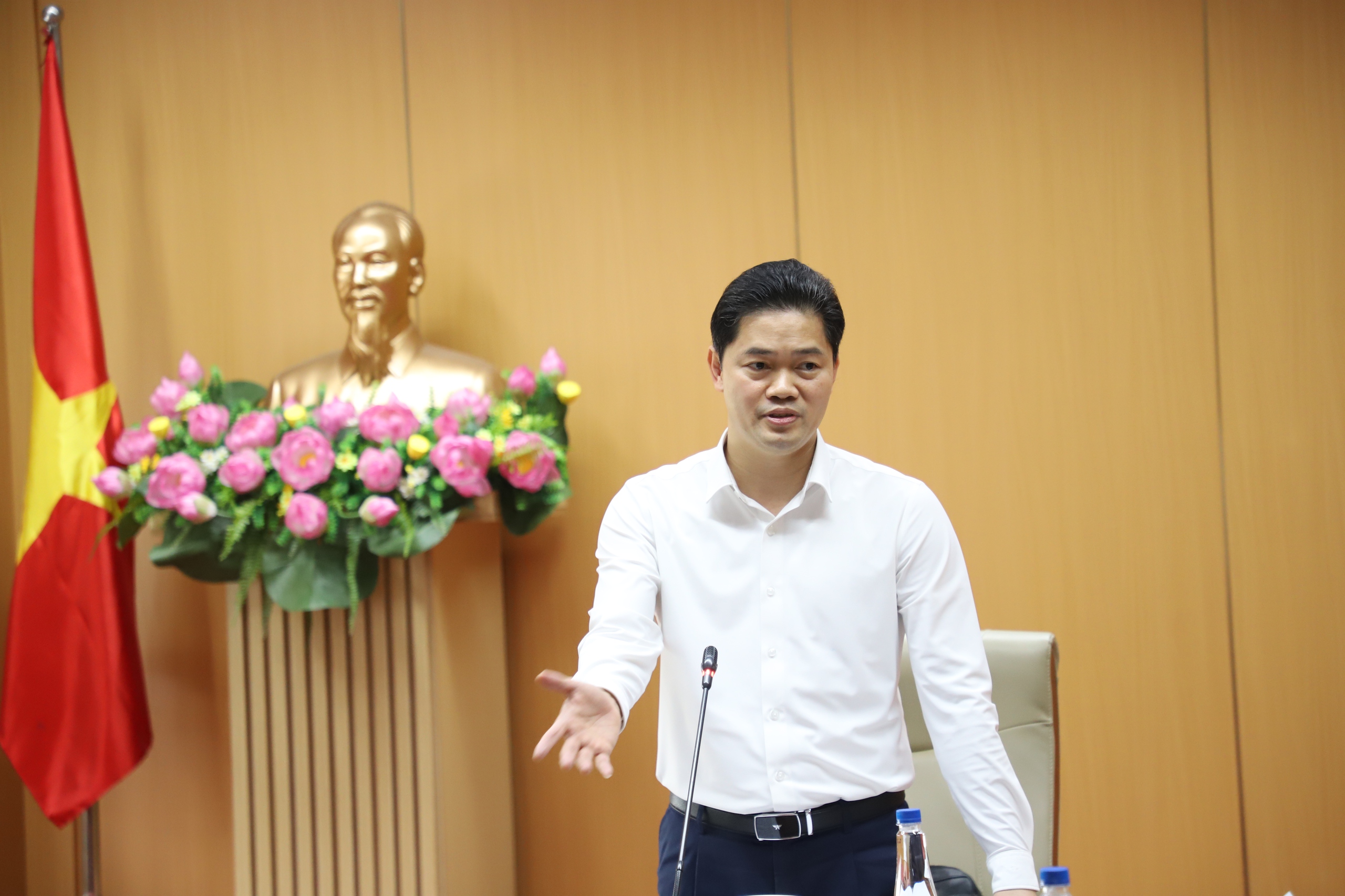Quyết liệt hoàn thiện, chuẩn hóa, công khai đầy đủ các quy định thủ tục hành chính lĩnh vực y tế- Ảnh 2.
