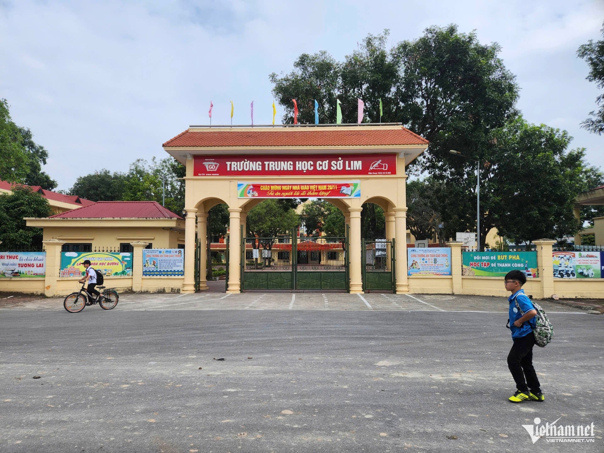 សិស្ស W-Bac Ninh កំពុងប្រយុទ្ធគ្នា_12.JPG.jpg