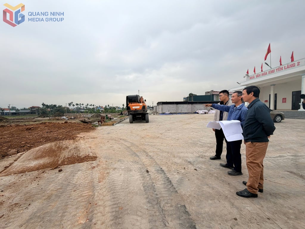 Το έργο του ανθόκηπου στο πολιτιστικό κέντρο Yen Lang 2 βρίσκεται υπό κατασκευή.