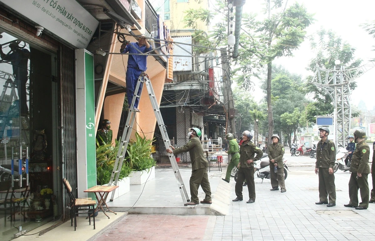 Hac Thanh-avdelningen inspekterar återställandet av stadsordning, allmän ordning och miljösanering.