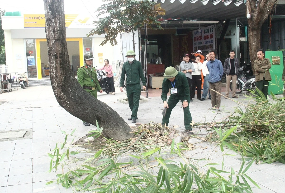Hac Thanh-avdelningen inspekterar återställandet av stadsordning, allmän ordning och miljösanering.
