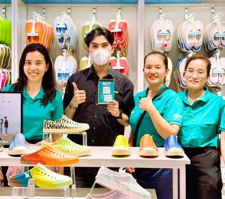 Từ ngân hàng, thanh toán không dùng tiền mặt lan tỏa vào đời sống xã hội 