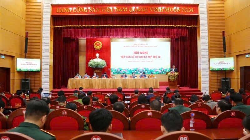 ພາບບັນຍາກາດການພົບປະກັບຜູ້ມີສິດເລືອກຕັ້ງ.
