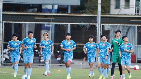 ក្រុម U22 វៀតណាម ផ្តោតអារម្មណ៍ខ្លាំង មុនការប្រកួតផ្តាច់ព្រ័ត្រជាមួយក្រុម U22 ថៃ។