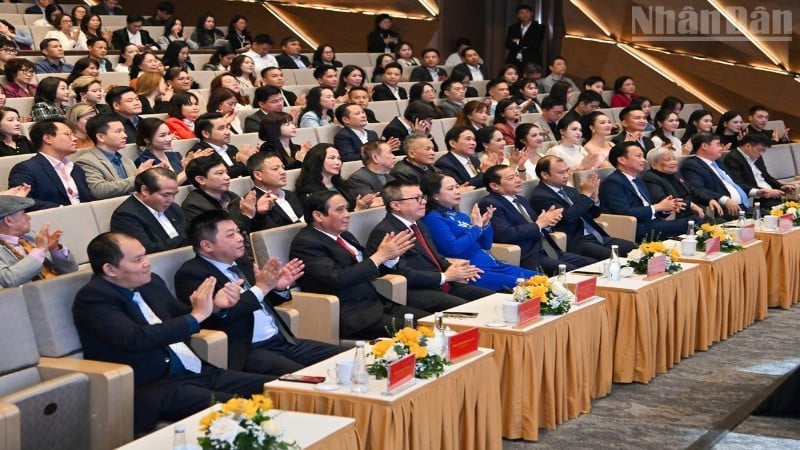 ប្រតិភូ​ចូលរួម​ក្នុង​ពិធី​ប្រគល់​រង្វាន់​សកម្មភាព​សហគមន៍​ឆ្នាំ ២០២៥។