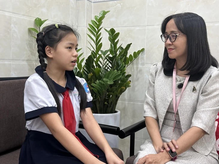Nữ sinh TP.HCM giành huy chương vàng bơi lội chia sẻ 'bí kíp' học bơi giỏi - Ảnh 1.