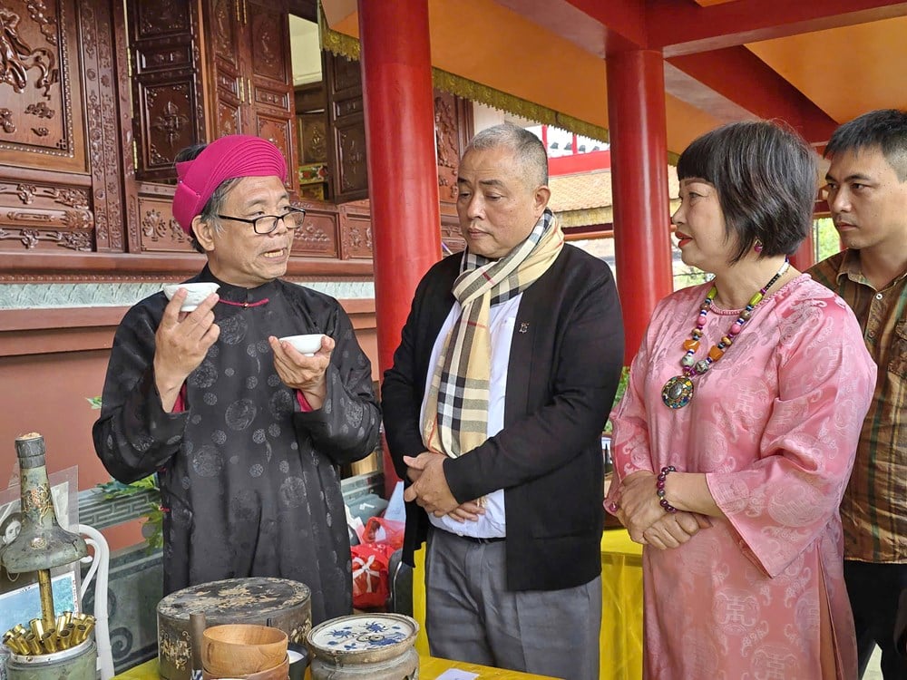 A unique collection of items used in the spirit medium ritual - photo 2