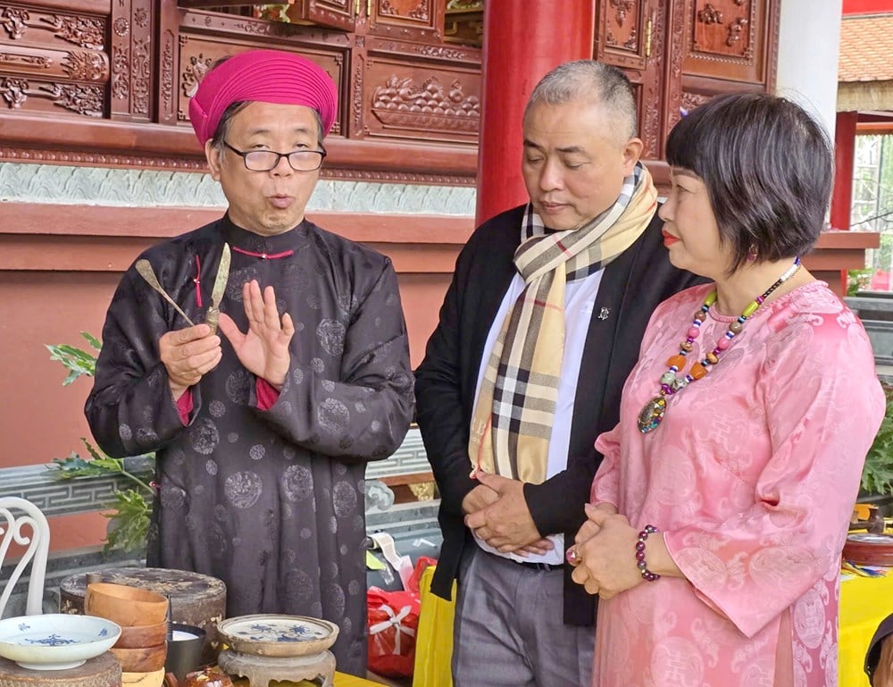 A unique collection of items used in the spirit medium ritual - photo 9