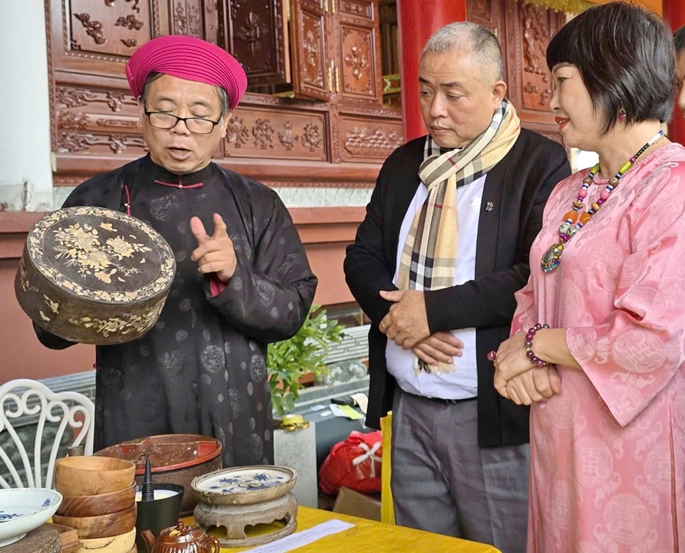 A unique collection of items used in the spirit medium ritual - photo 10