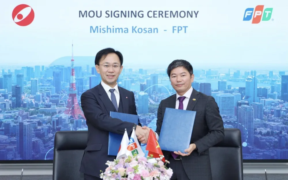 តំណាងមកពី FPT និង Mishima Kosan ចុះហត្ថលេខាលើកិច្ចព្រមព្រៀងសហប្រតិបត្តិការ។