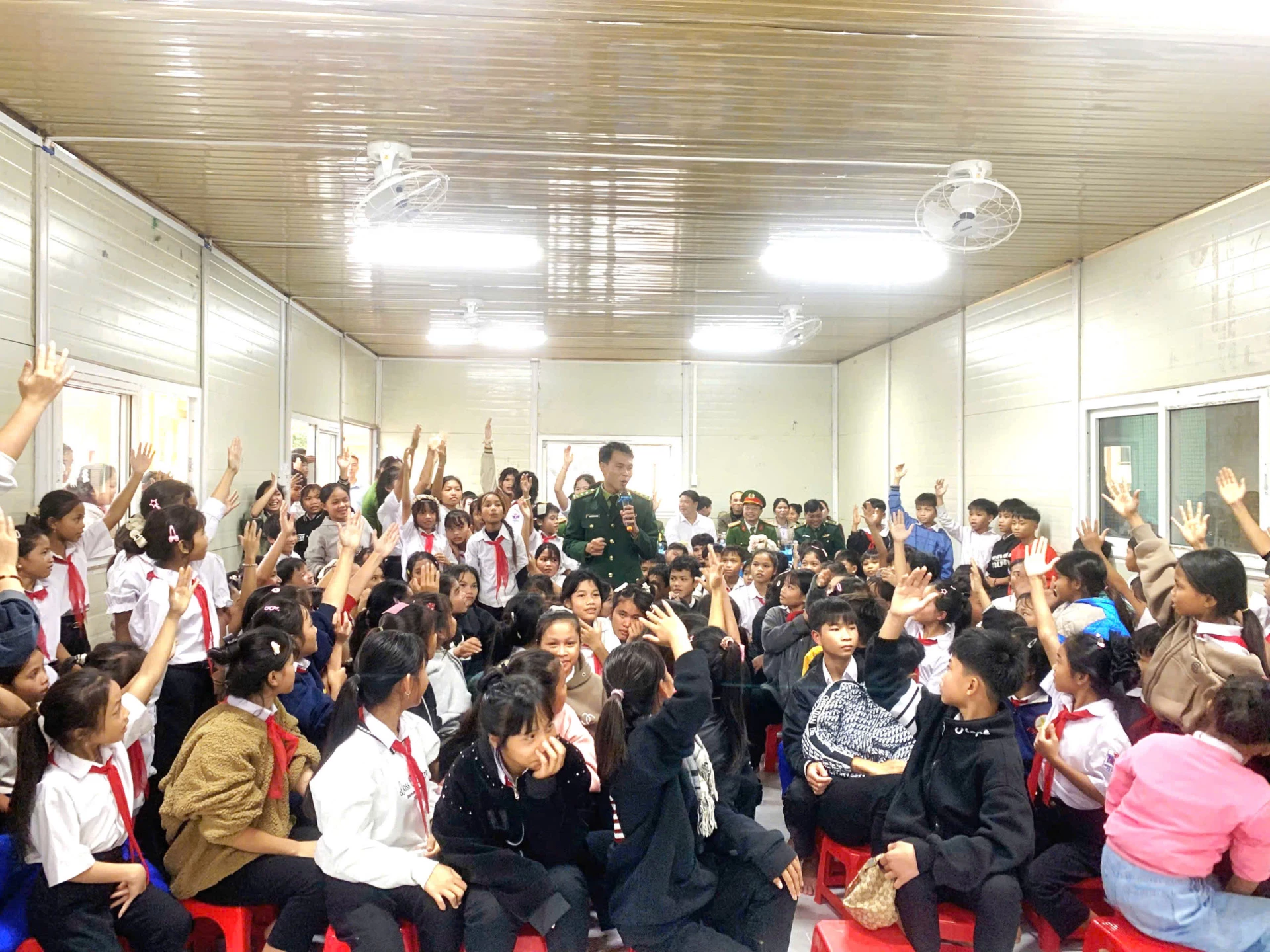 សិស្សានុសិស្សនៃវិទ្យាល័យជនជាតិភាគតិចប៉ាណាងបានចូលរួមយ៉ាងរីករាយក្នុងសកម្មភាពក្រៅម៉ោងសិក្សា 