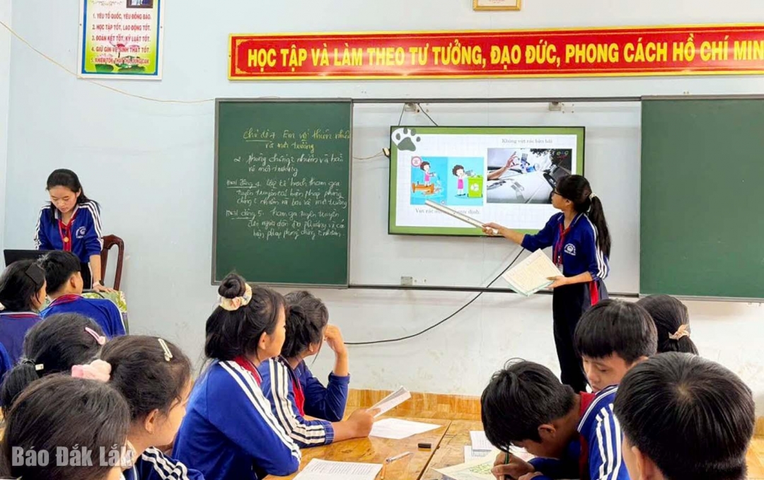 ບົດຮຽນທີ່ສະແດງໃຫ້ເຫັນວິທີການສິດສອນ ແລະ ການຮຽນຮູ້ທີ່ມີນະວັດຕະກໍາຢູ່ໂຮງຮຽນມັດທະຍົມຕອນປາຍ Y Ngông Niê K’dăm.