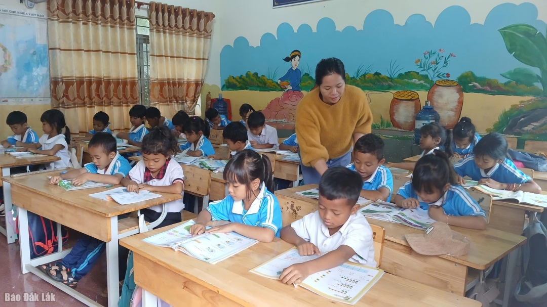 ຕາແສງກວາງຟູ້ ສະເໝີຕົ້ນສະເໝີປາຍໃນການລົງທຶນໃສ່ພື້ນຖານໂຄງລ່າງ, ແລະ ມາຮອດປະຈຸບັນ, ຂະໜາດ ແລະ ເຄືອຂ່າຍໂຮງຮຽນໃນຕາແສງໄດ້ພັດທະນາຢ່າງຕໍ່ເນື່ອງ.