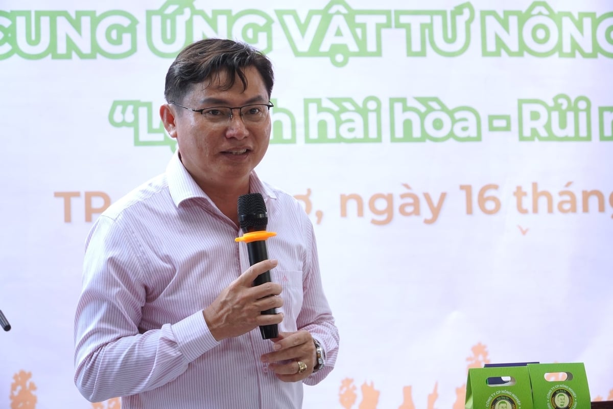 Chủ tịch UBND xã Hồ Đắc Kiện cam kết tạo điều kiện thuận lợi để nông dân và doanh nghiệp triển khai mối liên kết bền chặt. Ảnh: Kim Anh.