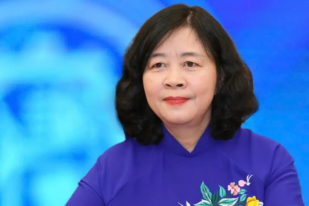 ສະຫາຍ ບຸ່ຍທິມິງຮວາຍ, ກຳມະການກົມການເມືອງ, ເລຂາທິການຄະນະກຳມະການສູນກາງພັກ, ປະທານຄະນະກຳມະການສູນກາງແນວໂຮມປະເທດຊາດຫວຽດນາມ.