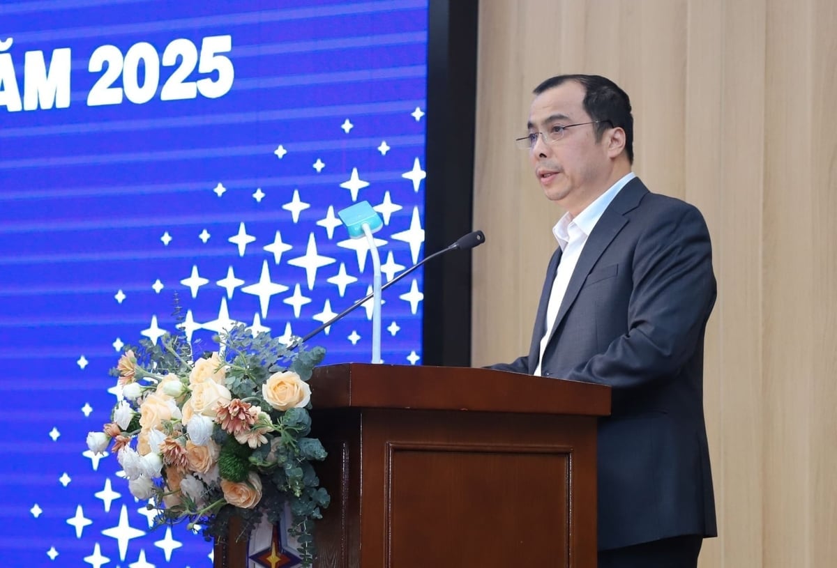លោក ង៉ោ សឺនហៃ - អគ្គនាយករង EVN កំពុងថ្លែងសុន្ទរកថា។ រូបថត៖ EVN។ Ông Ngô Sơn Hải - Phó Tổng giám đốc EVN phát biểu. Ảnh: EVN.