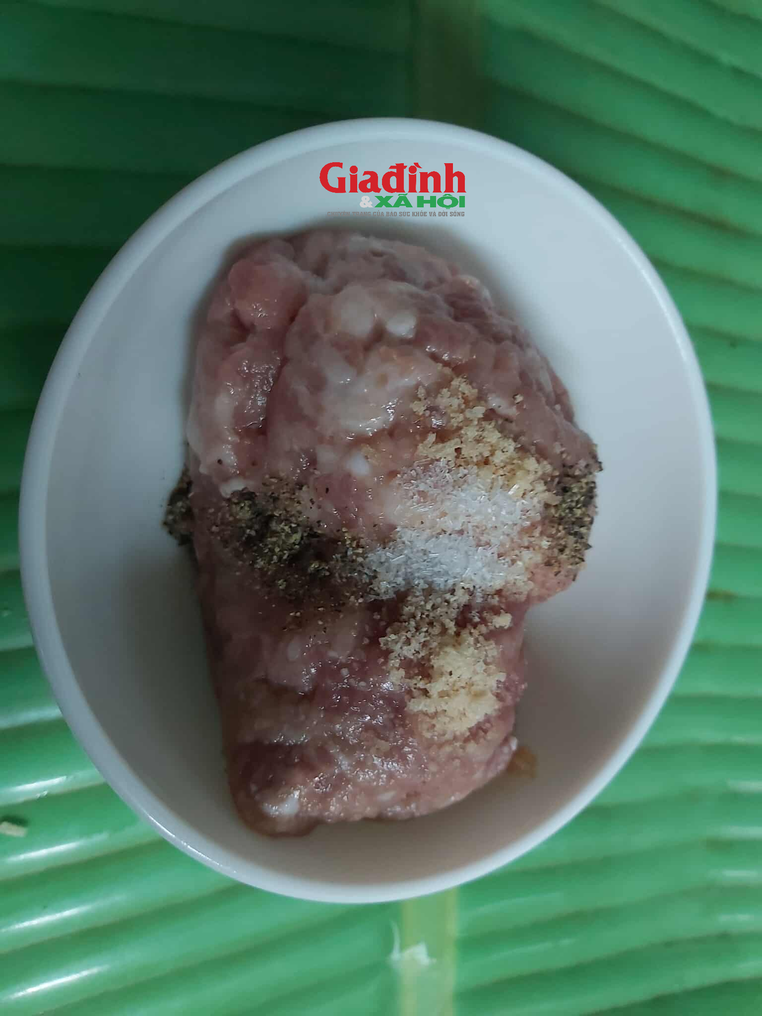 Khoai tây thái lát xào thịt băm kiểu này rất mềm ngon mà không hề bị nát miếng - Ảnh 1.