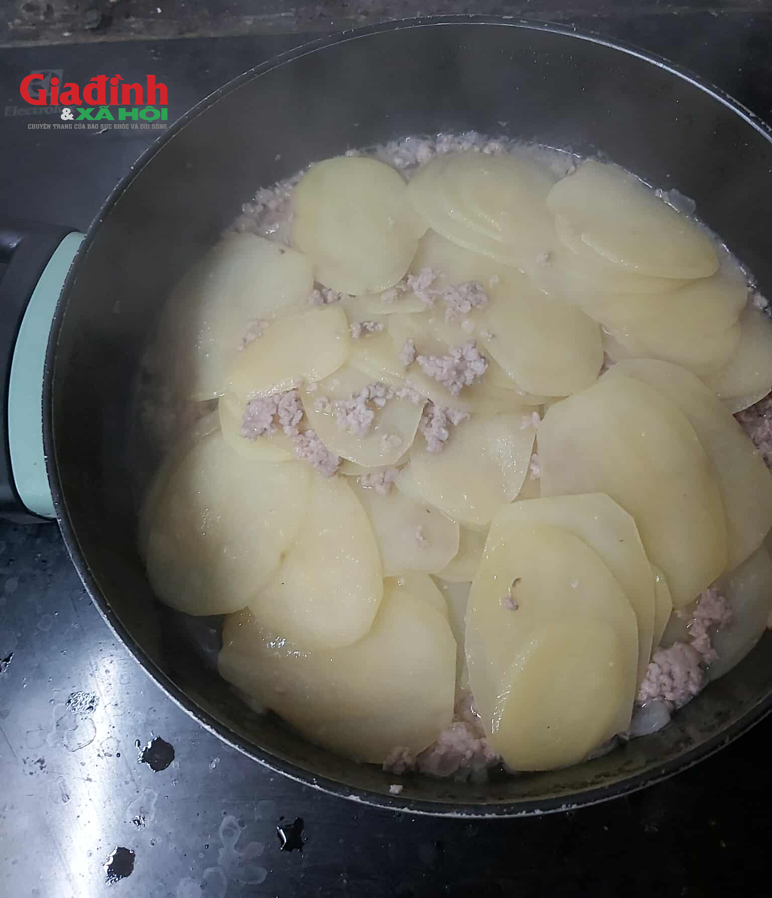 Khoai tây thái lát xào thịt băm kiểu này rất mềm ngon mà không hề bị nát miếng - Ảnh 9.
