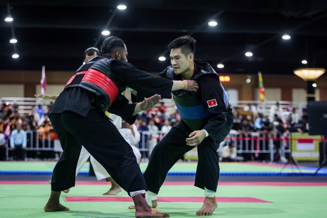 អាជ្ញាកណ្តាលបានបដិសេធមិនផ្តល់ពិន្ទុដល់អ្នកប្រយុទ្ធវៀតណាម បុគ្គលិកគ្រូបង្វឹកបានប្រតិកម្មដោយកំហឹង ហើយផលវិបាកបានកើតឡើងជាបន្តបន្ទាប់... - រូបថតទី ៤។ Trọng tài không chấm điểm cho võ sĩ Việt Nam, động thái nóng của BHL và cái kết…- Ảnh 4.