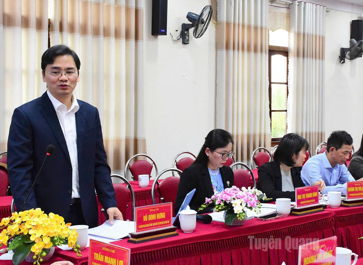 ថ្នាក់ដឹកនាំនៃក្រសួងអប់រំ និងបណ្តុះបណ្តាល បានថ្លែងនៅក្នុងកិច្ចប្រជុំ។