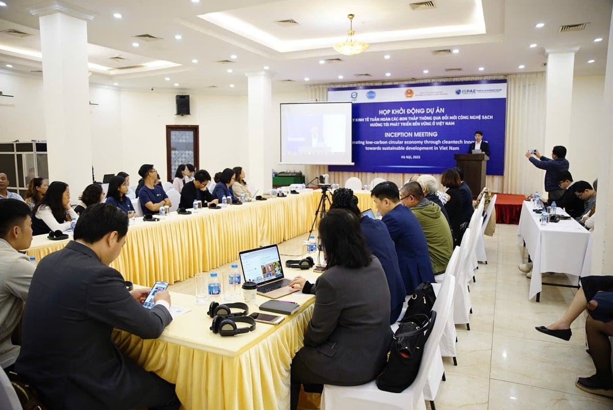 Chương trình khởi động dự án 'Thúc đẩy kinh tế tuần hoàn các-bon bon thấp thông qua đổi mới công nghệ sạch hướng tới phát triển bền vững ở Việt Nam' được tổ chức chiều 17/12. Ảnh: Linh Linh.