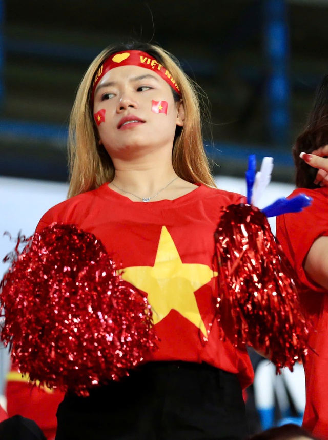Tràn ngập cảm xúc CĐV Việt Nam: Mong đội tuyển nữ đăng quang một cách xứng đáng- Ảnh 1.